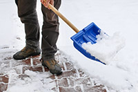 как сделать чтобы мокрый снег не прилипал к лопате