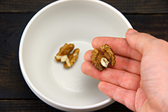 как легко почистить грецкие орехи от скорлупы
